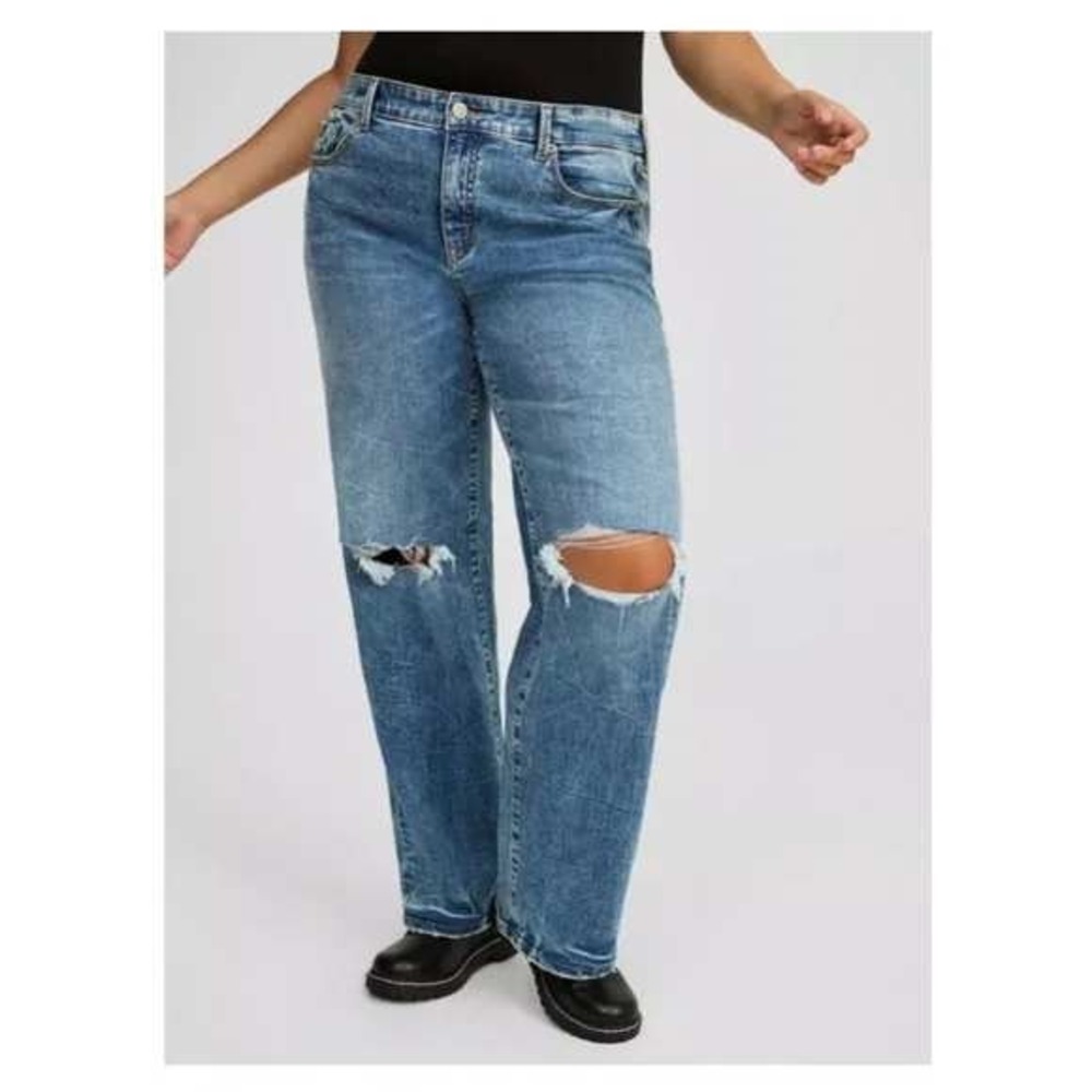 Torrid Womens Boyfriend Jeans Blue Distressed Ripped Knee Straight Leg Denim - Picture 2 of 8